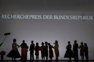 Szenenfoto Einbruch mehrerer Dunkelheiten